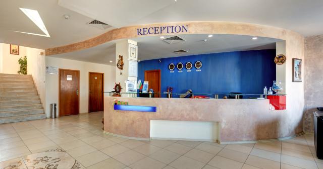 Sunny-Hotel-RECEPTION-02