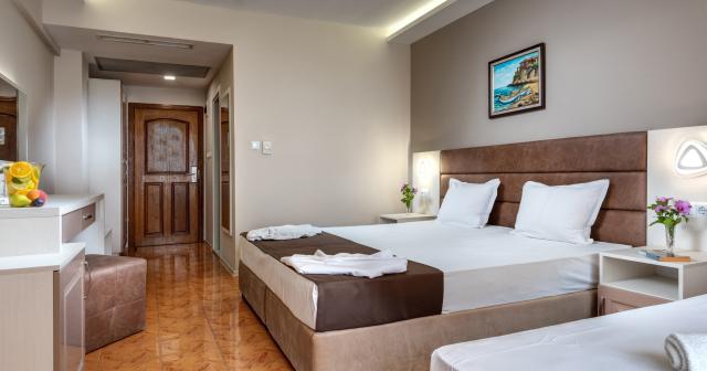 Sunny-Hotel-TRIPLE-ROOM