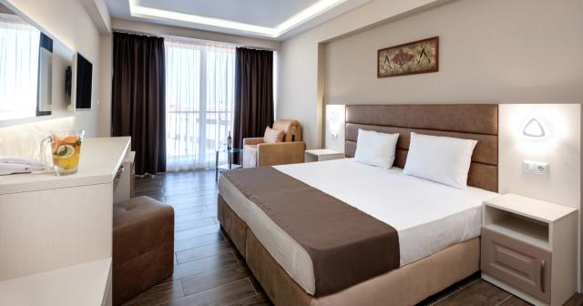 Sunny-Hotel-DELUXE-ROOM-02