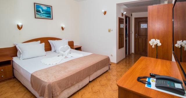 Sunny-Hotel-DOUBLE-ROOM-01