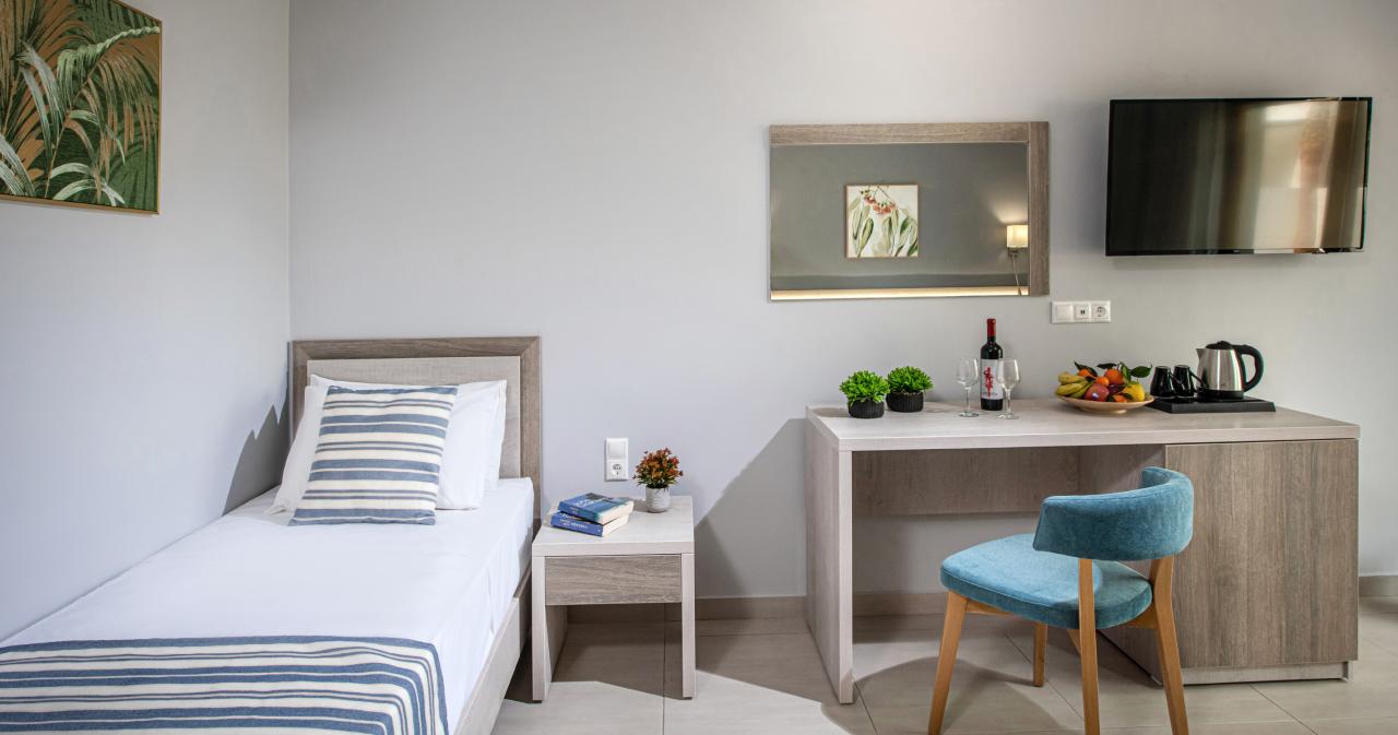 Saint-George-Gournes-Bay-ROOM-TRIPLE-02