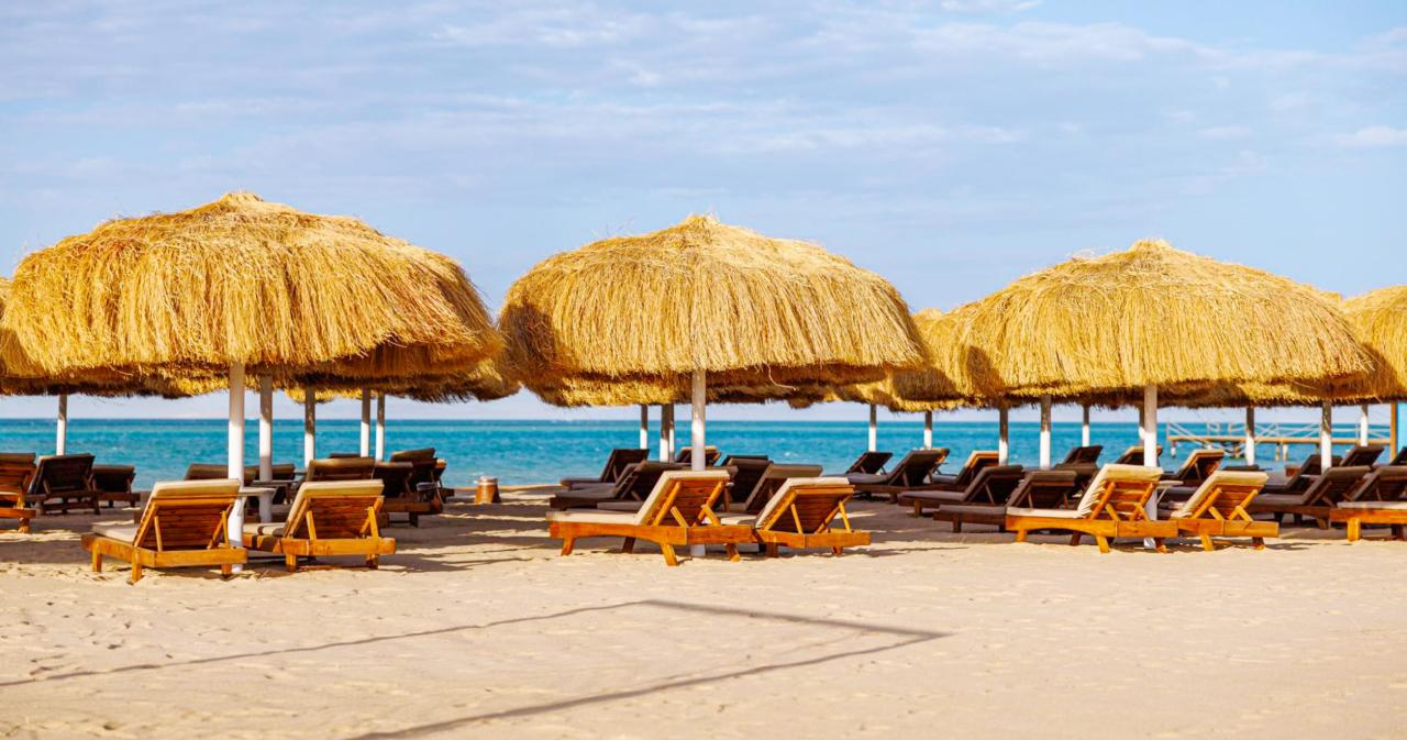 Sunrise-Solara-Aqua-Park-Resort-BEACH