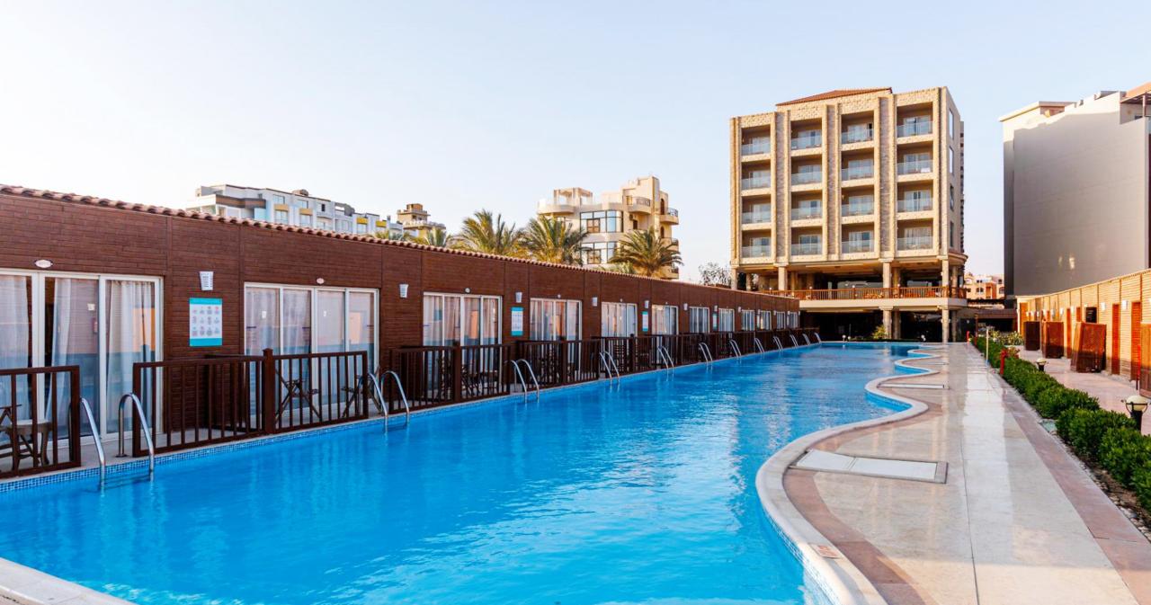 Sunrise-Solara-Aqua-Park-Resort-POOL