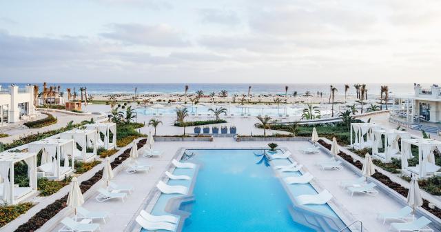 Cleopatra-Sidi-Heneish-POOL-01