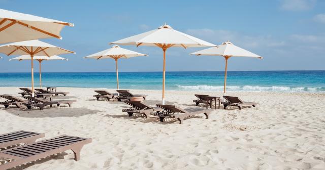 Cleopatra-Sidi-Heneish-BEACH-02