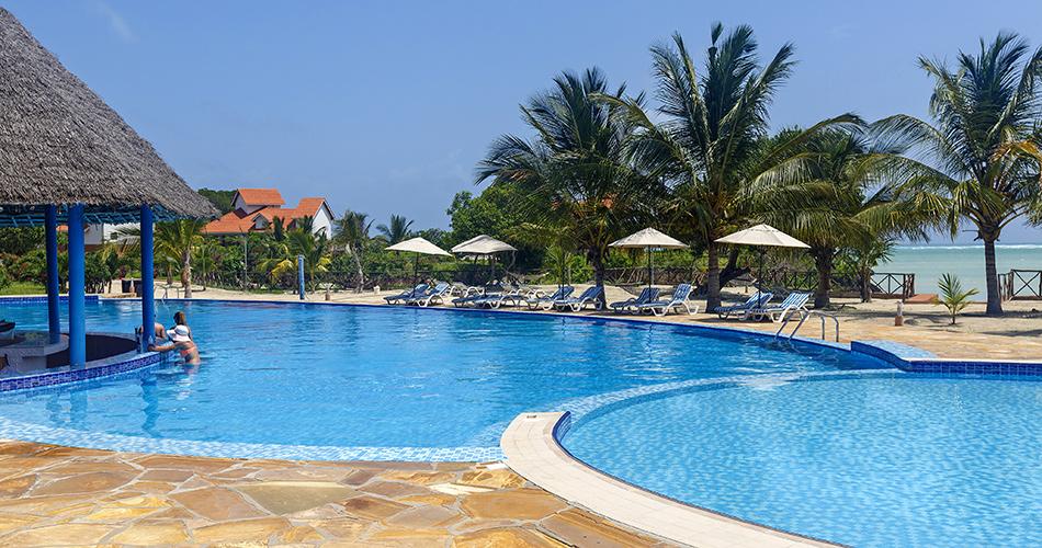 Azao-Resort-and-Spa-POOL-03