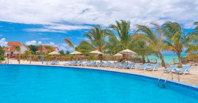 Azao-Resort-and-Spa-POOL
