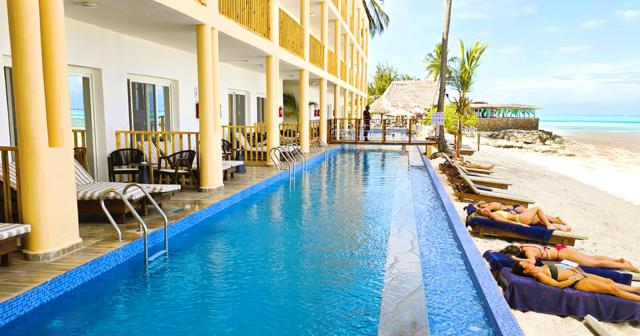 Reef-Beach-Resort-RELAX-POOL