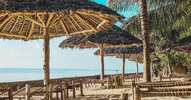 Jaz-Adonia-BEACH-01