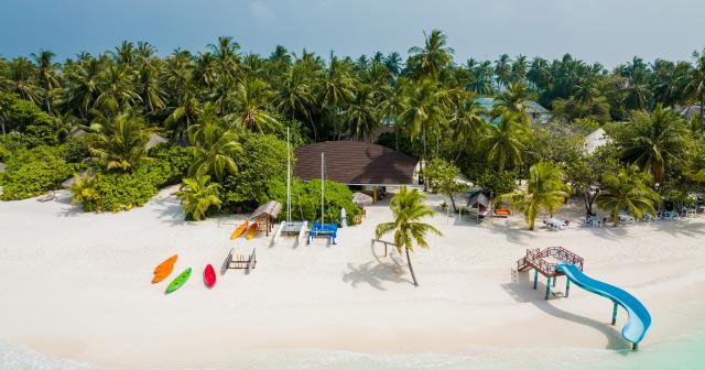 Sun-Siyam-Vilu-Reef-2025-BEACH-03
