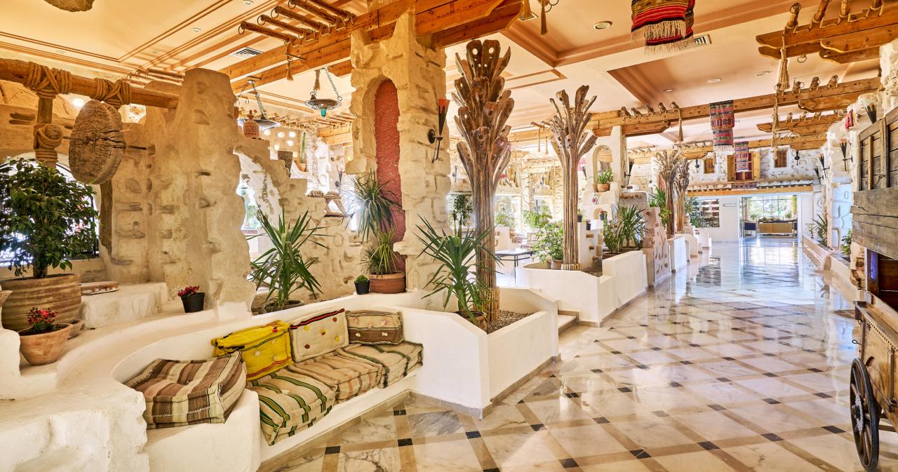 Les-Quatre-Saisons-and-Aqupark-LOBBY-2025-01