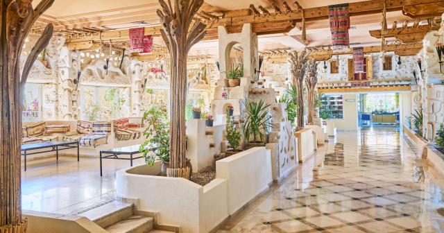Les-Quatre-Saisons-and-Aqupark-LOBBY-2025-02