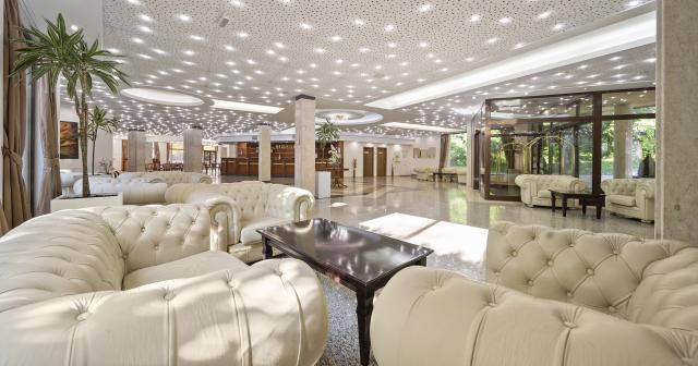 Hvd-Riviera-Beach-LOBBY-02