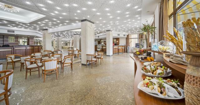 Hvd-Riviera-Beach-RESTAURANT-01