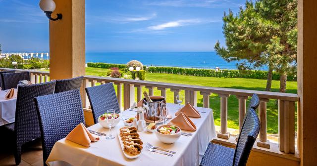 Hvd-Riviera-Beach-RESTAURANT-02