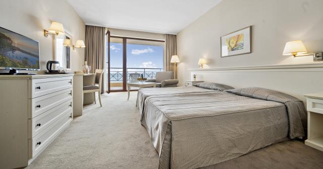 Hvd-Riviera-Beach-ROOM