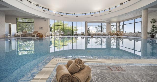 Hvd-Riviera-Beach-INDOOR-POOL-01