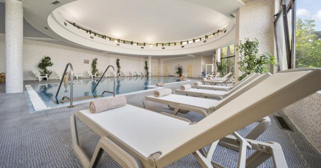 Hvd-Riviera-Beach-INDOOR-POOL-02