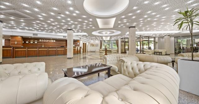 Hvd-Riviera-Beach-LOBBY-01