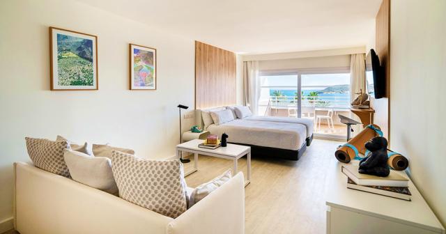 Inside-Wave-Calvia-ROOM-SEA-VIEW-02