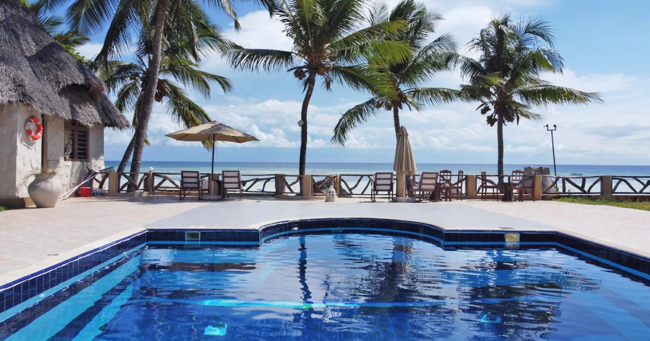 Mandarin-Resort-POOL-03