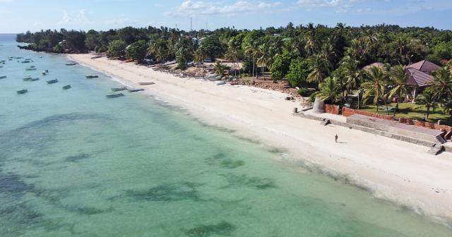 Mandarin-Resort-BEACH-01