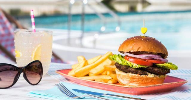 Millennium-Lakeview-Hotel-POOL-BAR