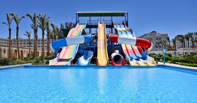 Sunrise-Riviera-Aqua-Park-Resort-WATERSLIDES-01