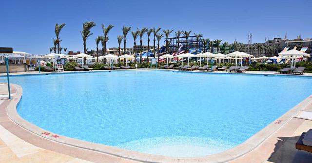 Sunrise-Riviera-Aqua-Park-Resort-BIKINI-POOL-01