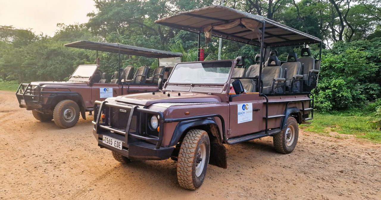 Saadani-Luxury-Safari-Beach-Resort-JEEP