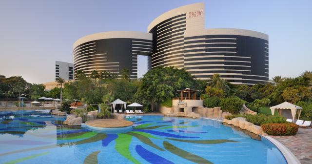 Grand-Hyatt-Dubai-Resort-and-Waterpark-POOL-02