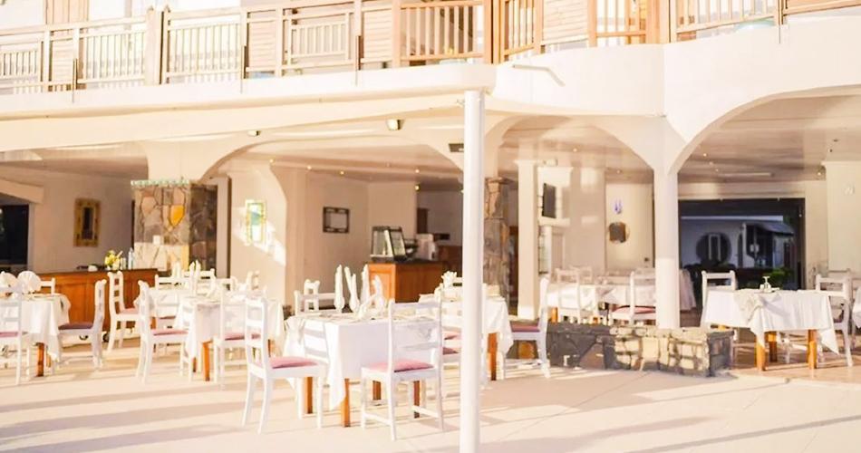 Golden-Beach-Resort-Spa-OUTDOOR-RESTAURANT