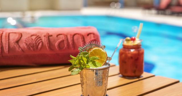 Jumeirah-Rotana-POOL-03