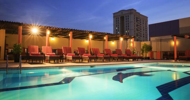 Jumeirah-Rotana-POOL-04