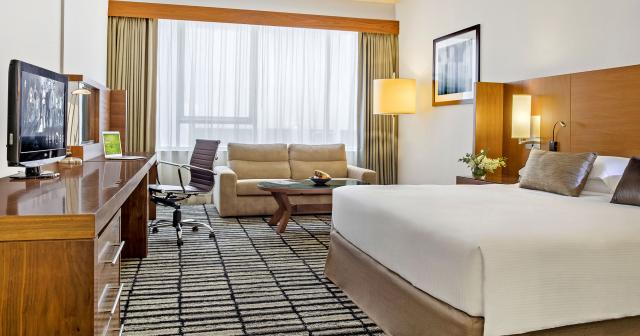 Jumeirah-Rotana-ROOM-01