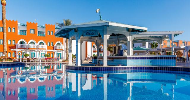 Sunrise-Garden-Beach-Resort-NEW-2025-POOL-BAR-01