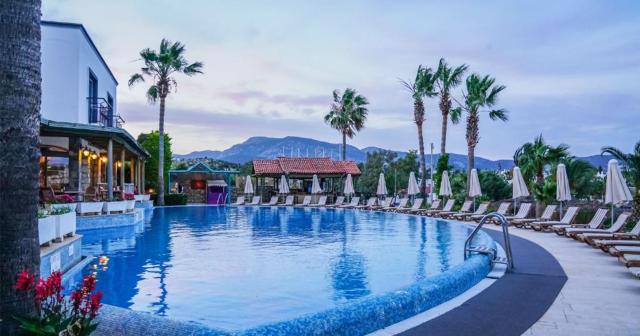 Hotel-3S-Beach-POOL-02