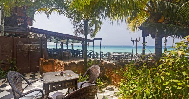 Langi-Langi-Beach-Bungalows-RESTAURANT