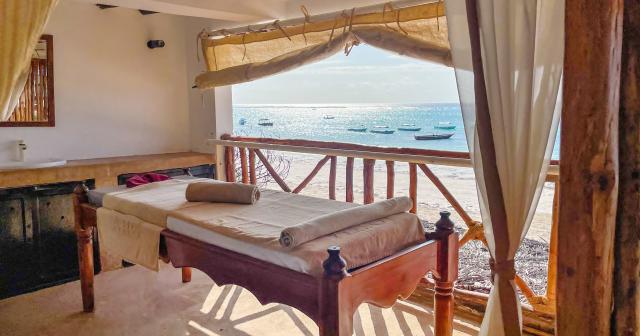 Ahg-Dreams-Bay-Beach-MASSAGE