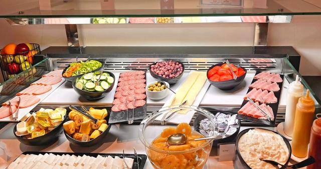 Angela-Downtown-Hotel-BUFFET