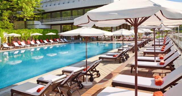 Palace-Sunny-Day-2023-OUTDOOR-POOL-02