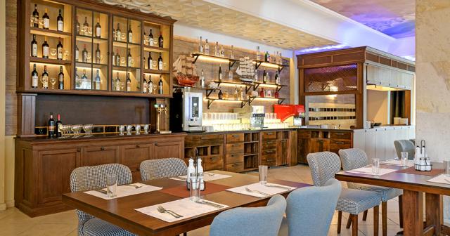 Palace-Sunny-Day-RESTAURANT-2021