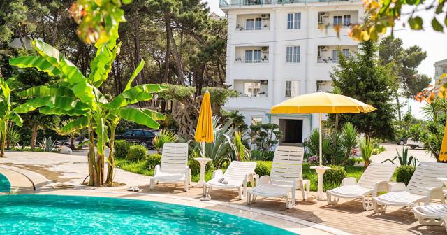 Garden-Palace-POOL-02