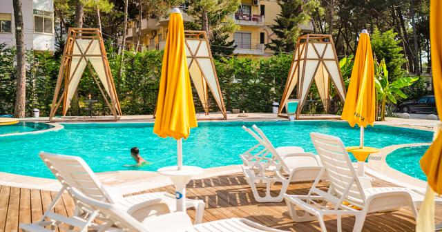 Garden-Palace-POOL-03