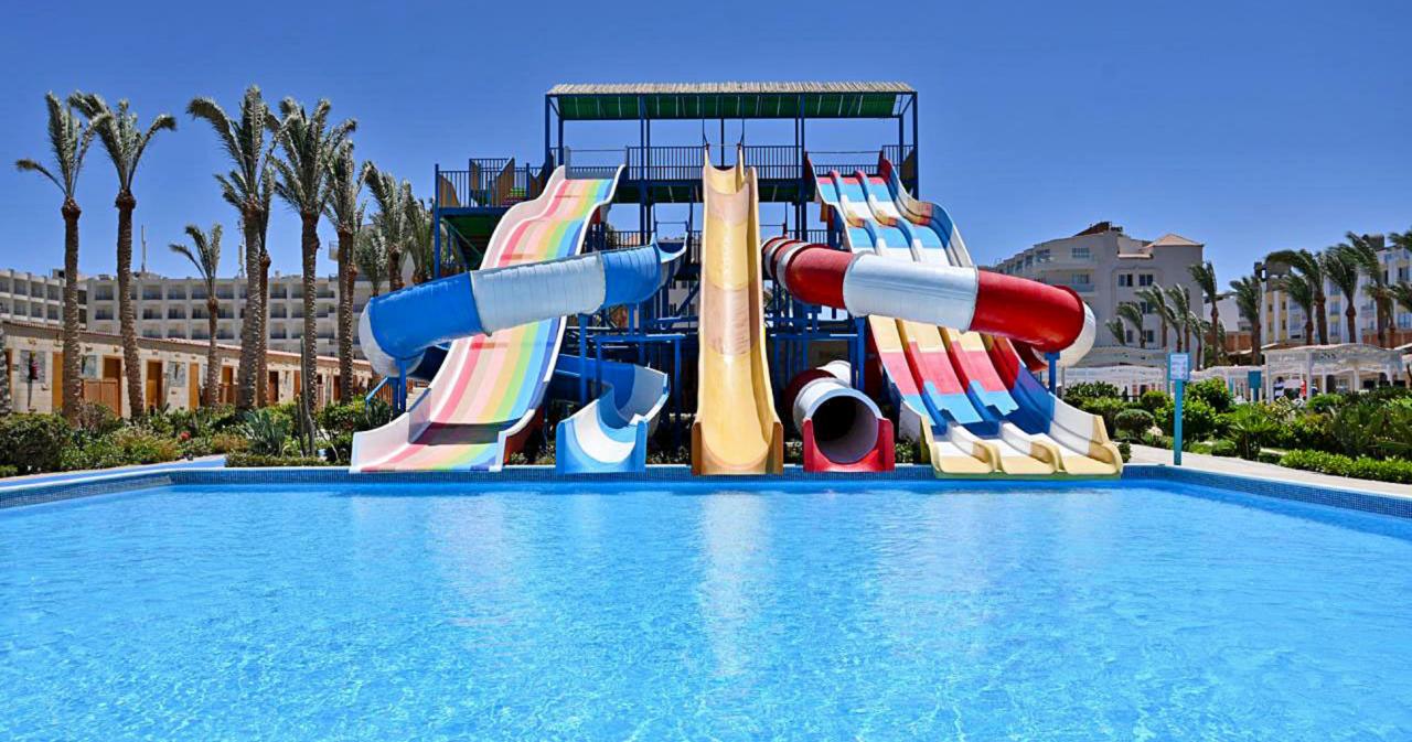 Sunrise-Riviera-Aqua-Park-Resort-WATERSLIDES-01