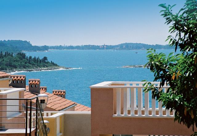 Maistra Select Amarin Resort