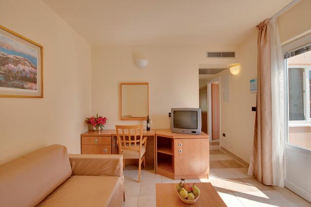 Maistra Select Amarin Resort