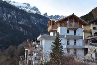 Chalet Wolf
