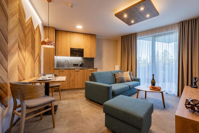 SK_Pleso_Lake_Resort_int04_suite standard.jpg