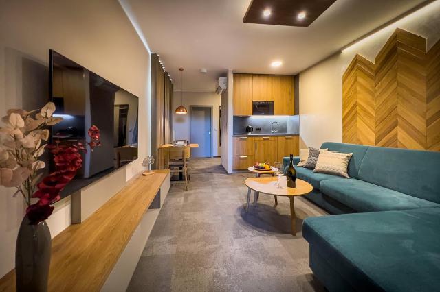 03_SK_Pleso_Lake_Resort_int07_suite standard.jpg